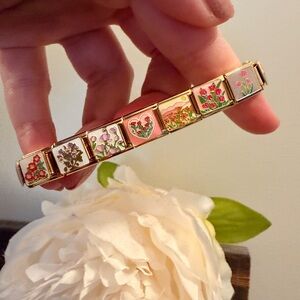 Vintage-Inspired Floral Italian Charm Bracelet – Gold Tone with 9 design links